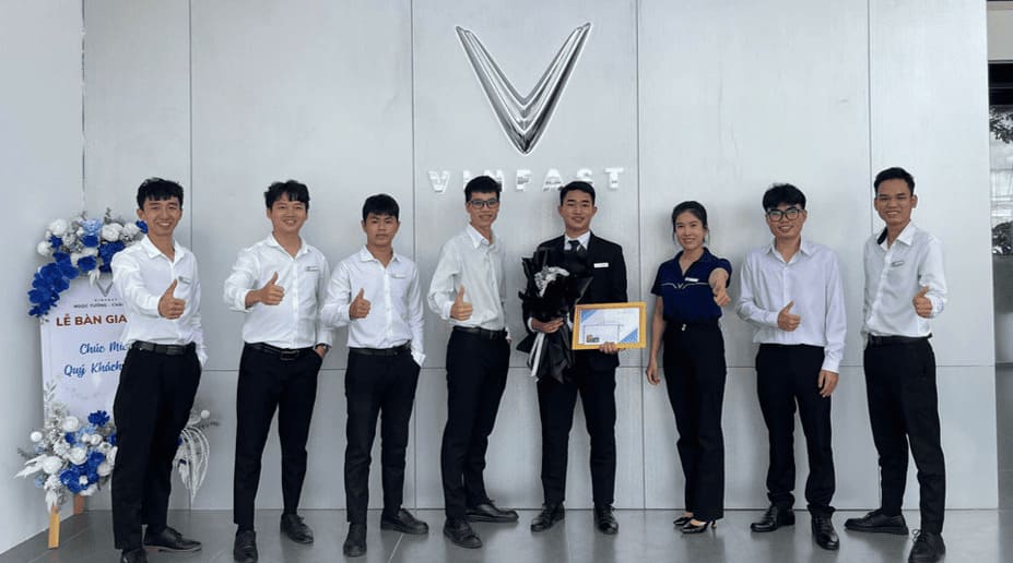 ĐỘI NGŨ NHÂN SỰ